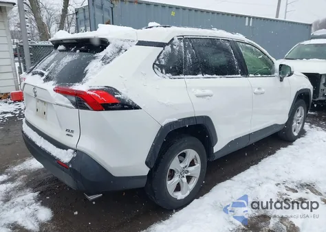 2019 Toyota Rav4 Xle z USA, uszkodzony, nr VIN JTMP1RFV6KD041070